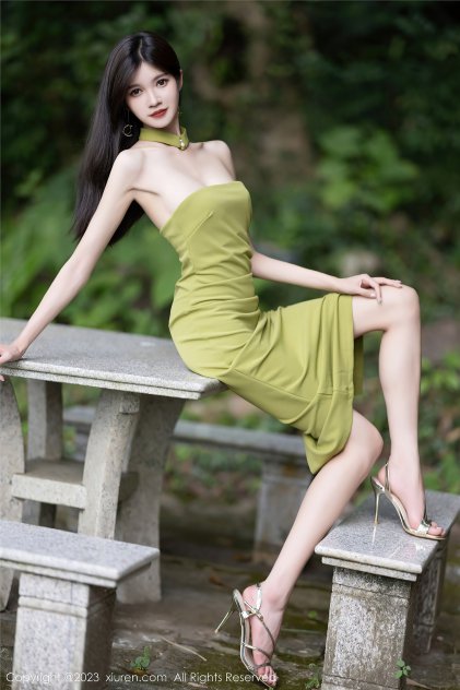 美女的胸被男生揉抓的动态图(1992)理论片高清海报