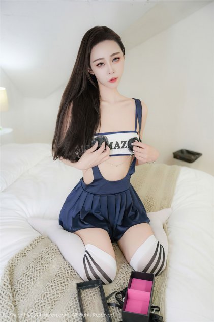 床戏吻戏摸下面吻胸(2013)奇幻片高清海报