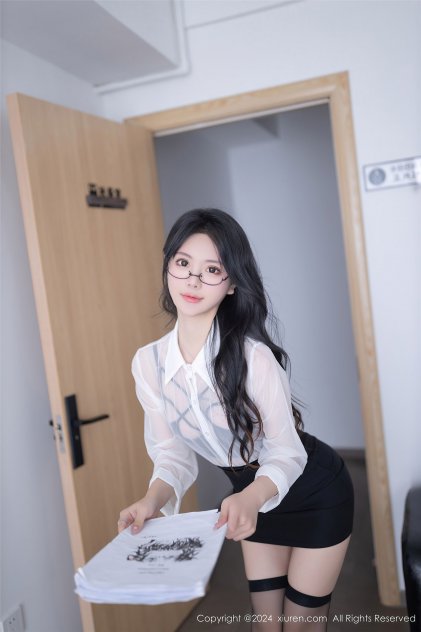 黑草莓帝国完整在线观看海报